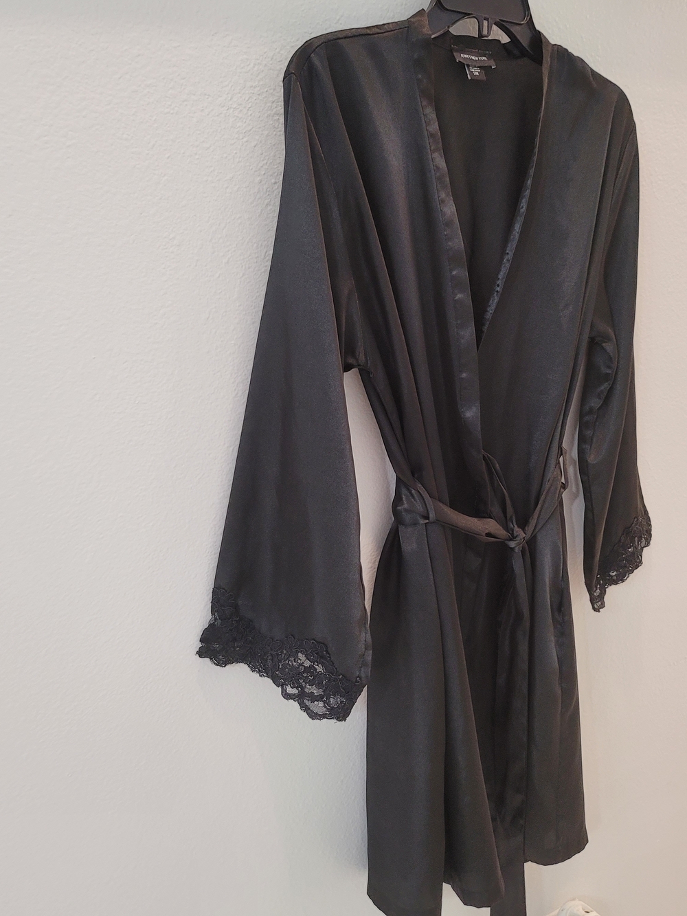Jones New York Black Satin Lace-Trim Wrap Robe Size S/M - Picture 4 of 12